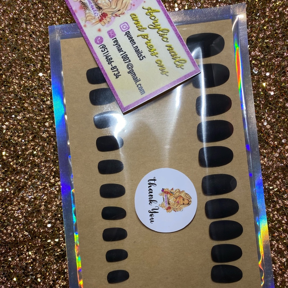 Custom press on nails